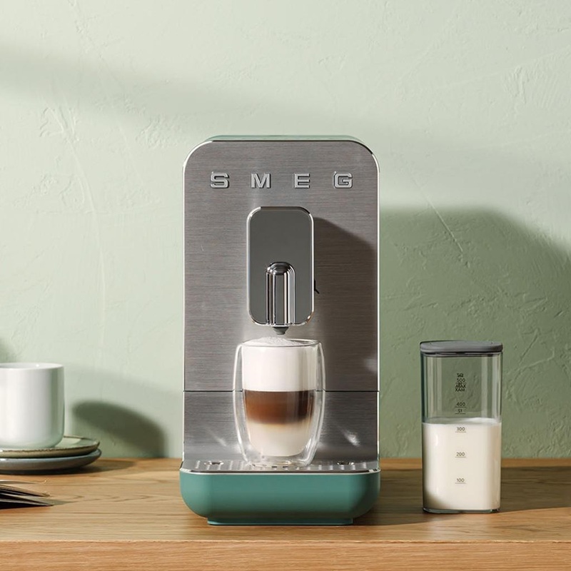 SMEG BCC13BLMEU Automatic Coffee Machine With a Milk System (Black Matte)