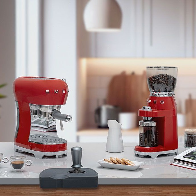 SMEG ECF02WHEU Espresso Coffee Machine (White)