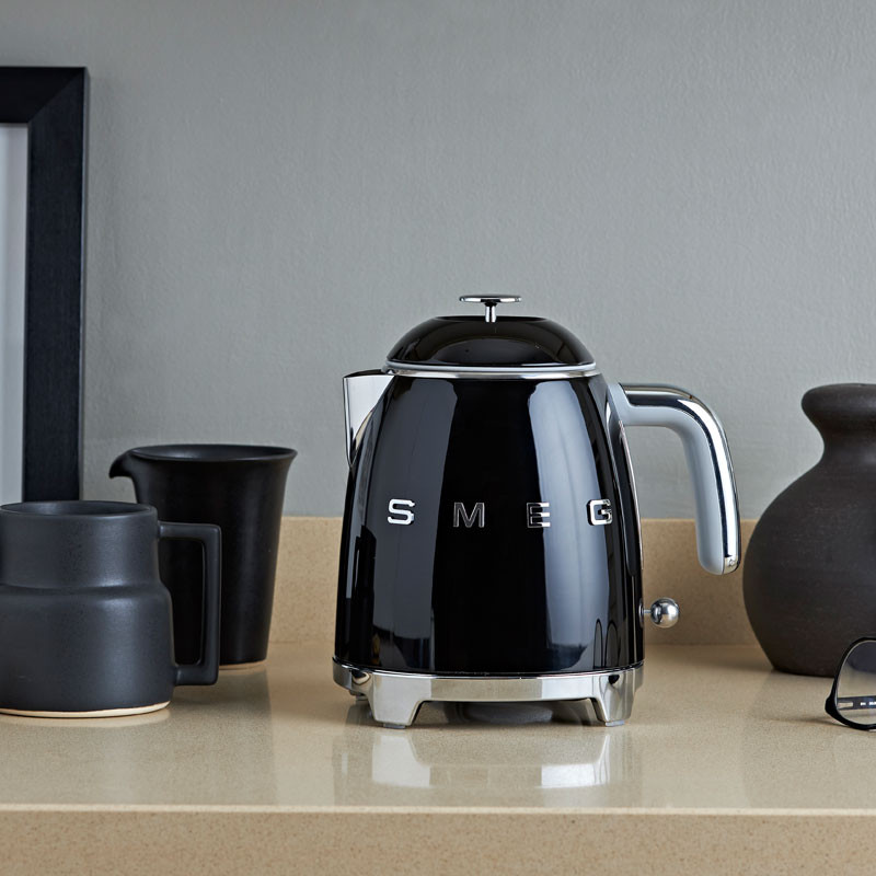 SMEG KLF05CREU Mini Kettle Cream 